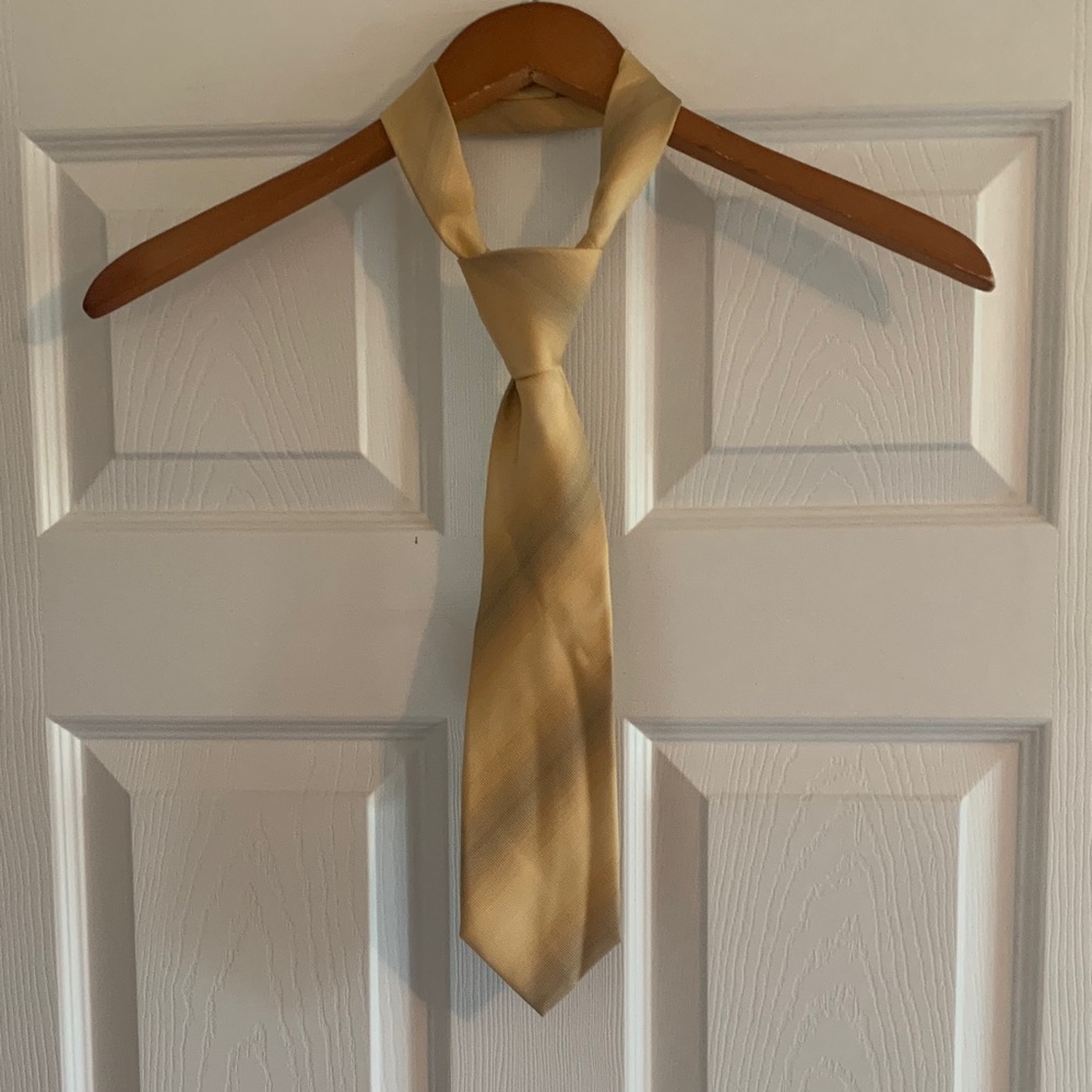 Kenneth Cole Reaction Gold Tie